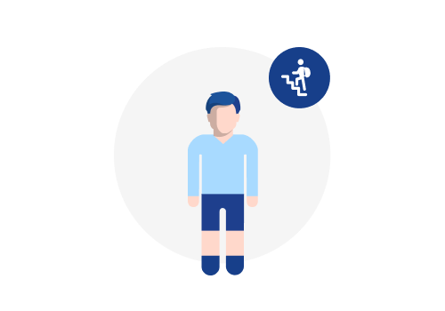 Junge mit HPP, der Probleme beim Treppensteigen hat 