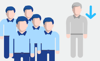 PNH-Patient steht außerhalb einer Menschenmenge, symbolisch für eingeschränkte Lebensqualität