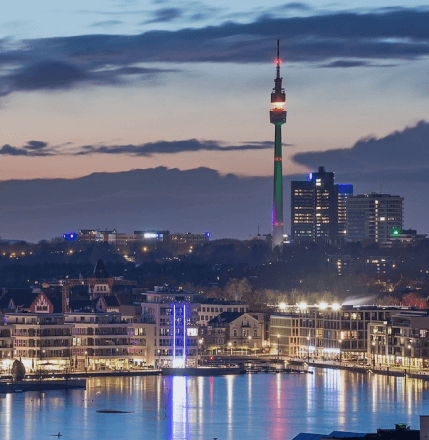 Veranstaltungsort Düsseldorf mit Rhein-Turm